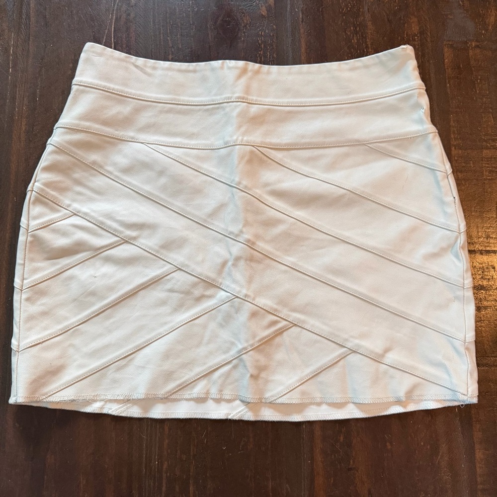 Express Ivory White Vegan Leather Mini Skirt - Size 2